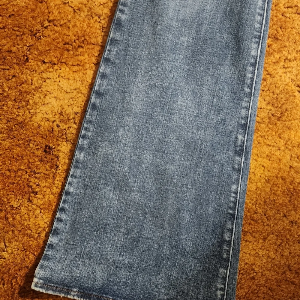 Express Women's Mid Rise Medium Wash FlexX '70s Flare Jeans - Picture 6 of 15